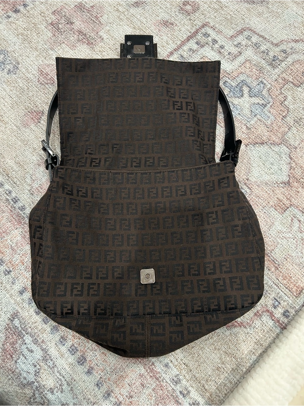 Fendi Baguette - Picture 4 of 6
